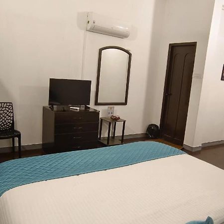 Brick Castle Hotell Chennai Eksteriør bilde